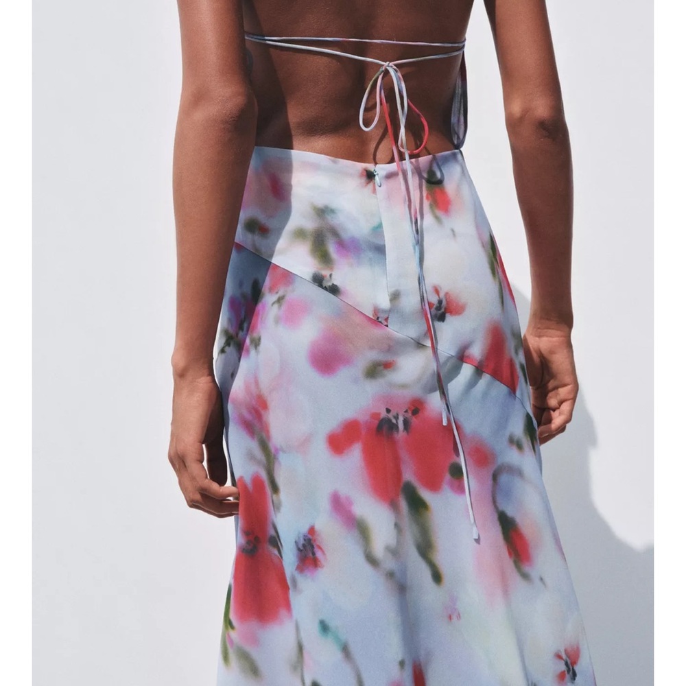 Zara printed halter Backless Floral Dress in Pink and White - Picture 4 of 7